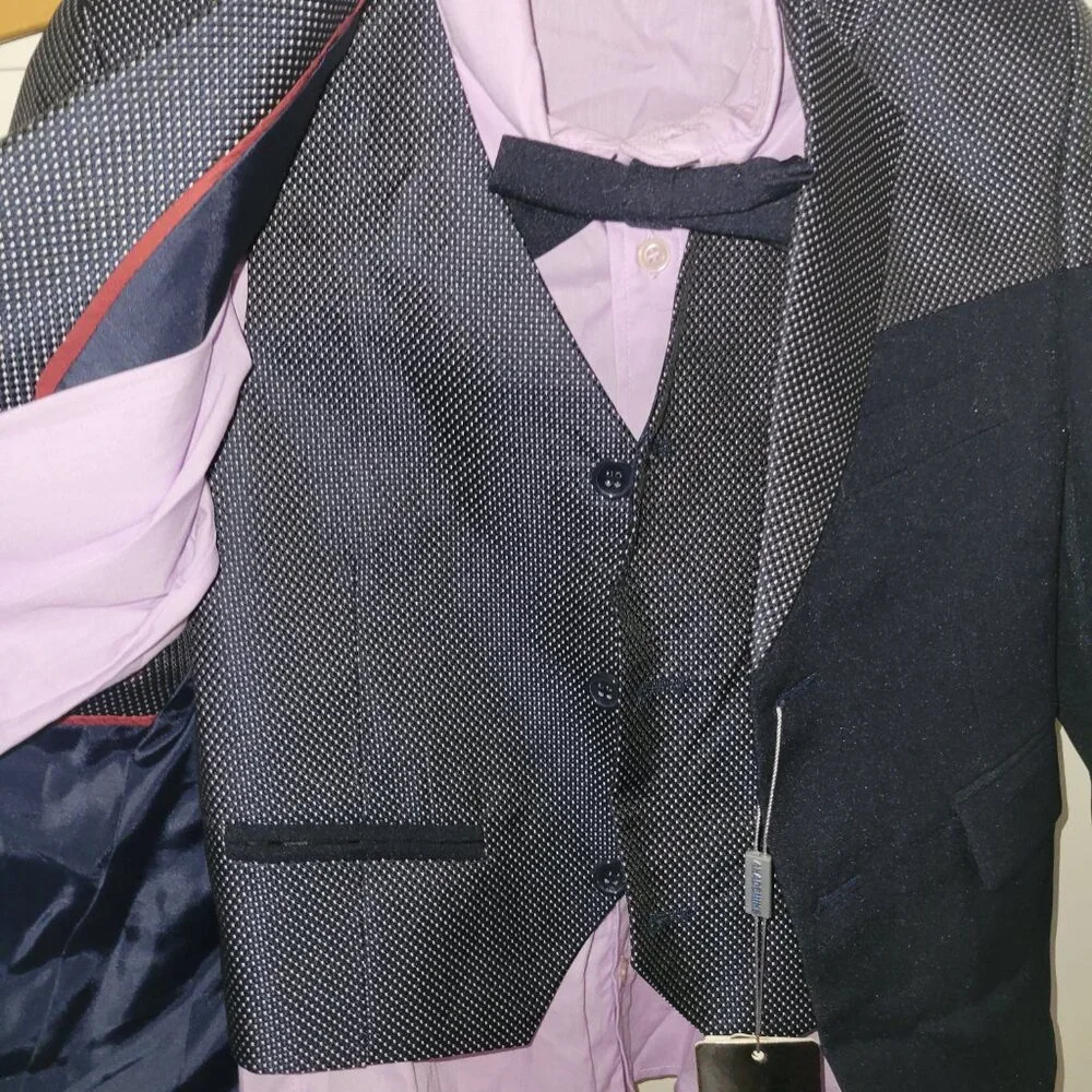Suit - Picture 2 of 5